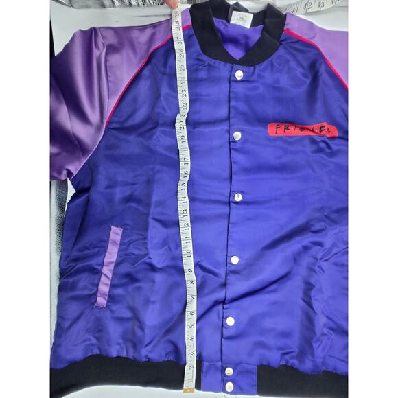 Friends DVD Seasons 5 & 10 + Finale Disc with Women’s Medium Friends Jacket - Picture 2 of 15